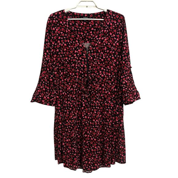 torrid Dresses & Skirts - Torrid Heart Print Zip Front VNeck Roll Tab Sleeve Dress